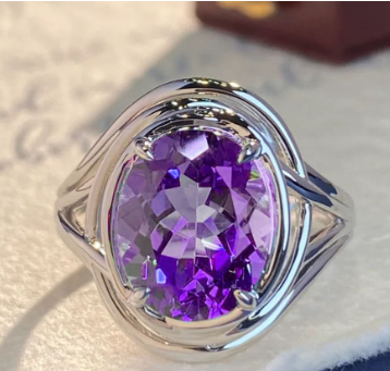 Chic Amethyst Women's Ring